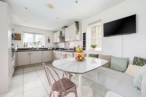 19 Flagstone Crescent, Chineham, Basingstoke, RG24 8DG