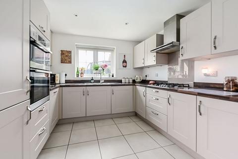 19 Flagstone Crescent, Chineham, Basingstoke, RG24 8DG