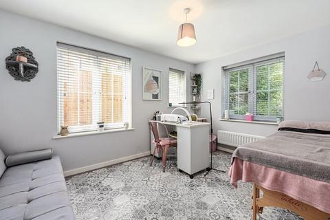 19 Flagstone Crescent, Chineham, Basingstoke, RG24 8DG