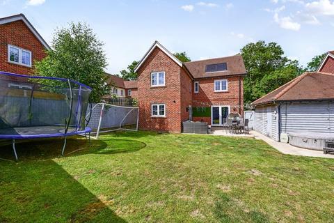 19 Flagstone Crescent, Chineham, Basingstoke, RG24 8DG