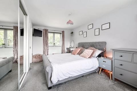 19 Flagstone Crescent, Chineham, Basingstoke, RG24 8DG