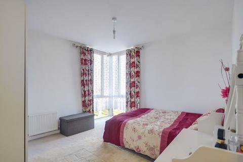 2 bedroom apartment for sale, Taywood Road, Northolt