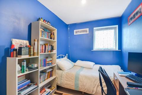 2 bedroom apartment for sale, Taywood Road, Northolt
