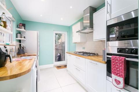 2 bedroom end of terrace house for sale, Churchill Road, South Croydon