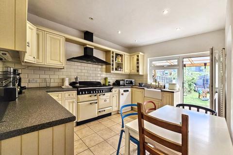 4 bedroom detached house to rent, Bond Road, Surbiton, KT6