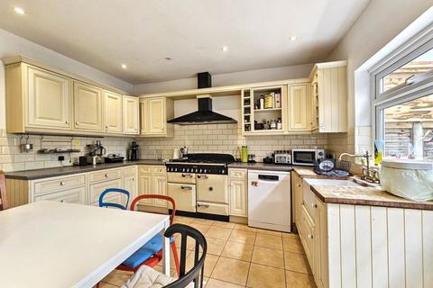 4 bedroom detached house to rent, Bond Road, Surbiton, KT6