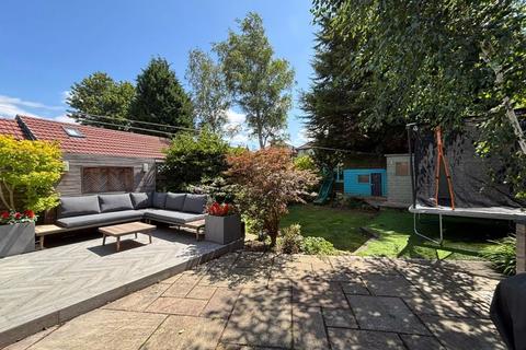 3 bedroom semi-detached house for sale, St. Albans Crescent, Broadheath WA14