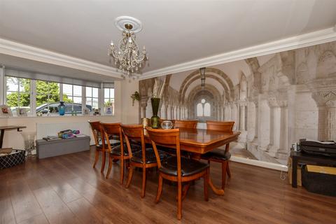 4 bedroom detached house for sale, London Road, West Kingsdown, Kent