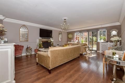 4 bedroom detached house for sale, London Road, West Kingsdown, Kent