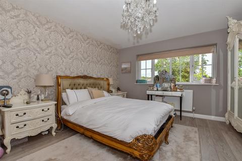 4 bedroom detached house for sale, London Road, West Kingsdown, Kent