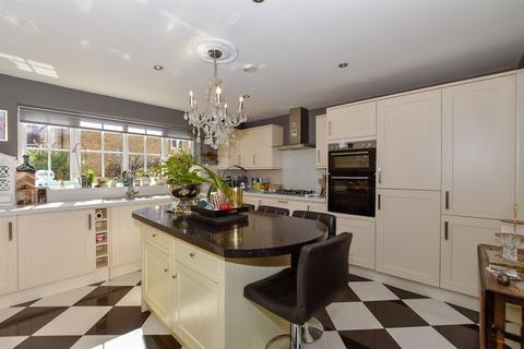 4 bedroom detached house for sale, London Road, West Kingsdown, Kent