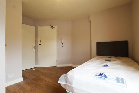 1 bedroom in a house share to rent, East Road, Cambridge CB1