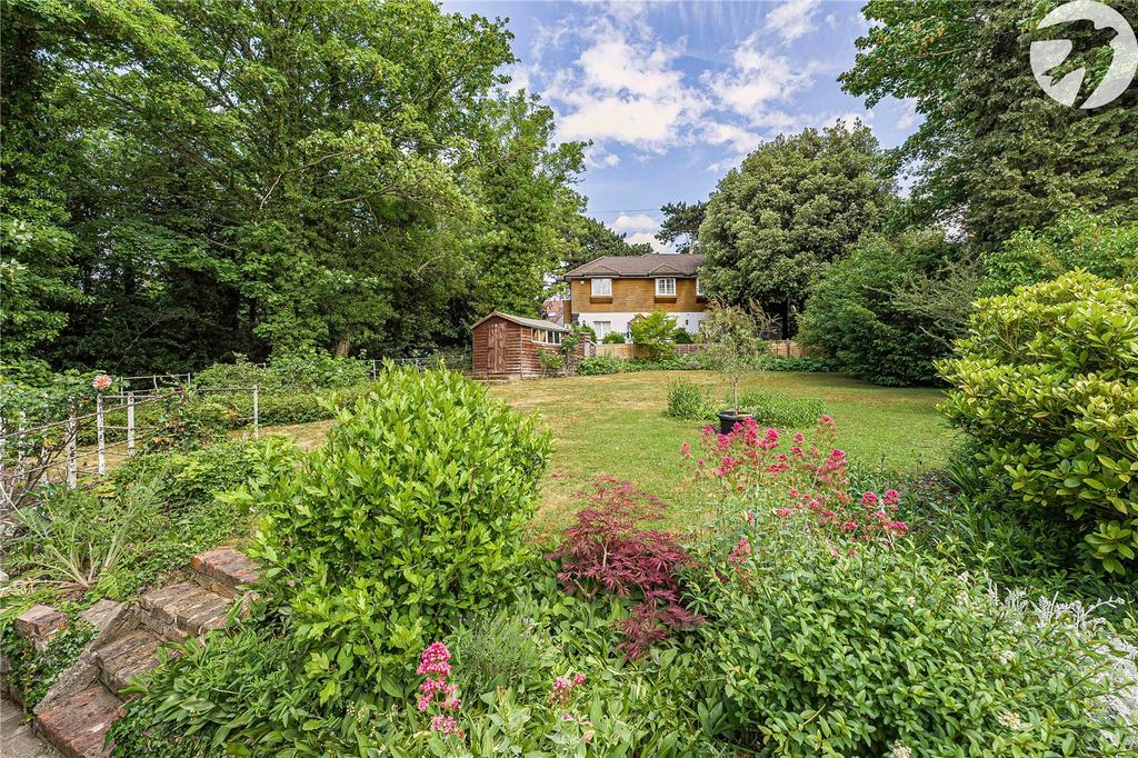 Garden To House