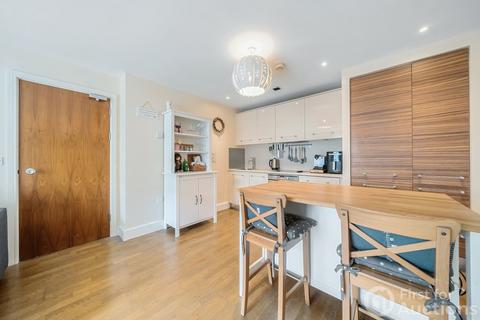 2 bedroom apartment for sale, Falcon Drive, Cardiff