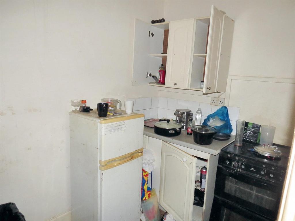 Kitchen 2.jpeg
