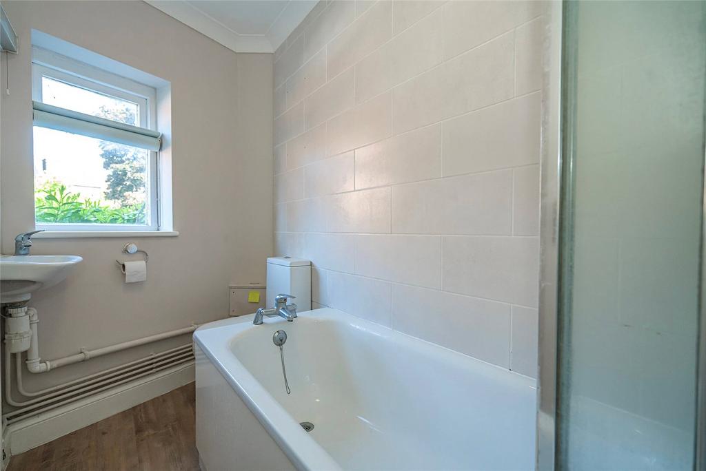 Flat 2 Bathroom