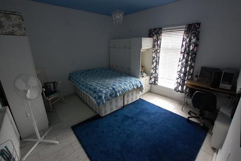 2 bedroom end of terrace house for sale, Fitzroy Street, Greater Manchester OL7
