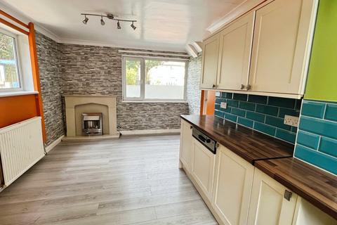 3 bedroom semi-detached house for sale, Lymington Drive, West Yorkshire BD4
