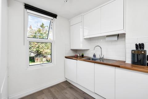 2 bedroom apartment for sale, Merton Road, London SW19