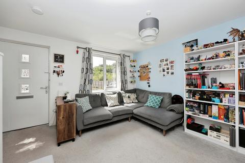 2 bedroom terraced house for sale, Rosslyn Crescent KY1