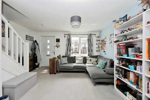 2 bedroom terraced house for sale, Rosslyn Crescent KY1