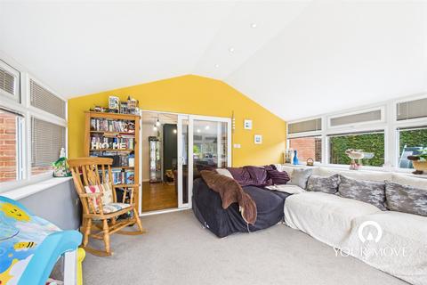 14 Hillside, Mendham, Harleston, IP20 0JF