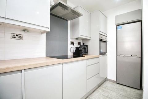 2 bedroom flat to rent, Lawrence Road, Hampshire PO5