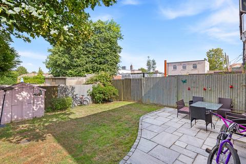 2 bedroom maisonette for sale, Coulsdon road, Caterham CR3