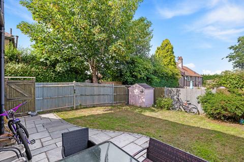 2 bedroom maisonette for sale, Coulsdon road, Caterham CR3