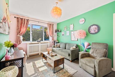 2 bedroom maisonette for sale, Coulsdon road, Caterham CR3