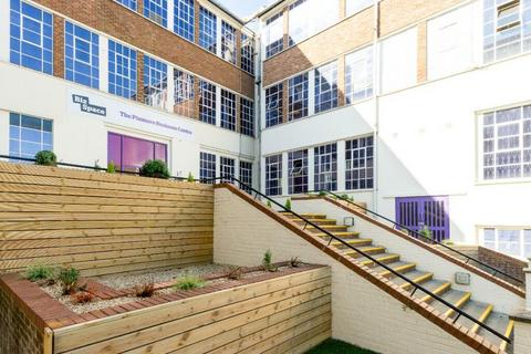 Office to rent, Pixmore Ave Letchworth Garden City SG6 1JG