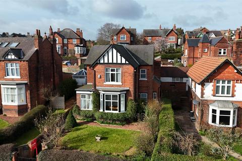 5 bedroom detached house for sale, Manor Road, Scarborough