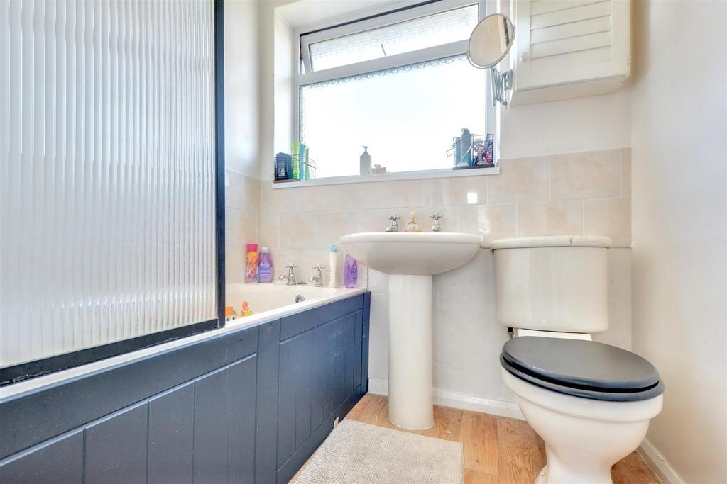 Bathroom 1.jpeg