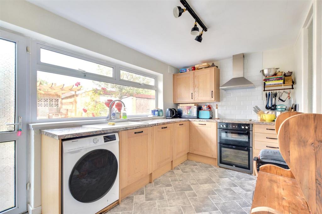 Kitchen 2.jpeg