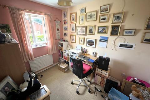 18 Bramble Drive, Chippenham, SN15 3PH
