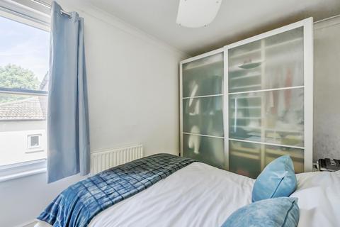 Flat 5, 2 Park Hill Close, Carshalton, SM5 3QW