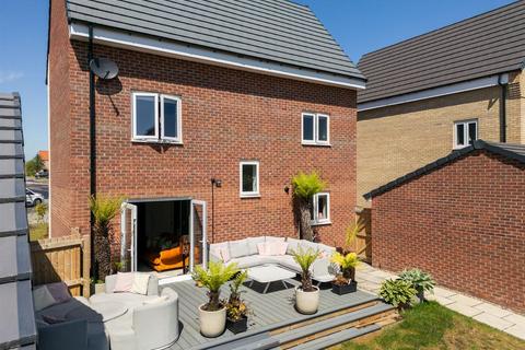 4 bedroom detached house for sale, Foxglove Way, Scarborough