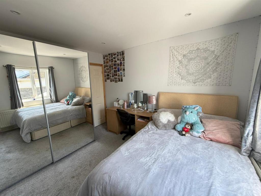 Bed2.jpg