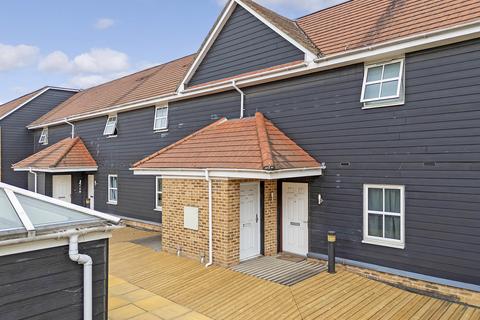 2 bedroom flat for sale, Nayland Court, Romford RM1