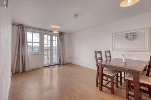 2 bedroom flat for sale, Nayland Court, Romford RM1