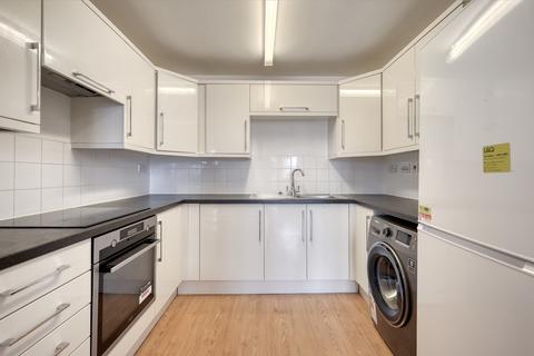 2 bedroom flat for sale, Nayland Court, Romford RM1