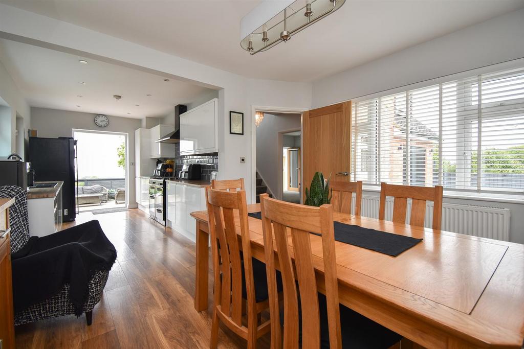 Dining area/kitchen