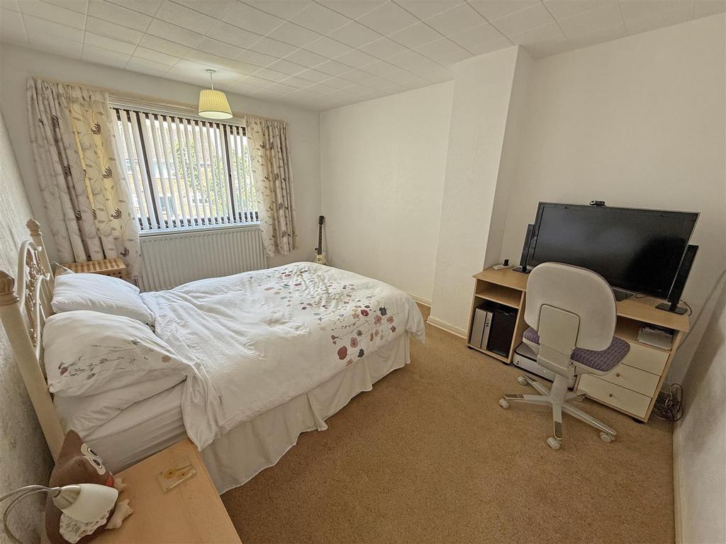 Bedroom 1.jpg