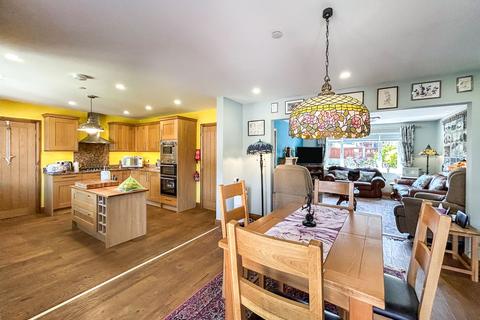 undefined, Rhos Helyg, Llandrillo