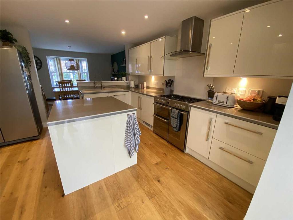 Dining Kitchen: