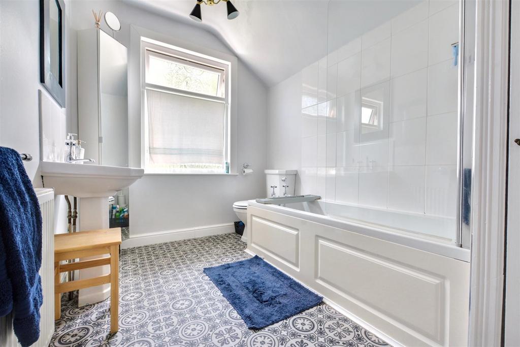 Bathroom 1.jpeg