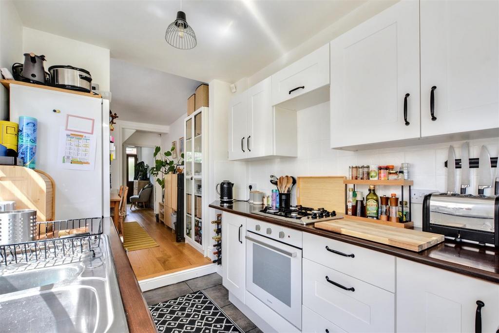 Kitchen 2.jpeg