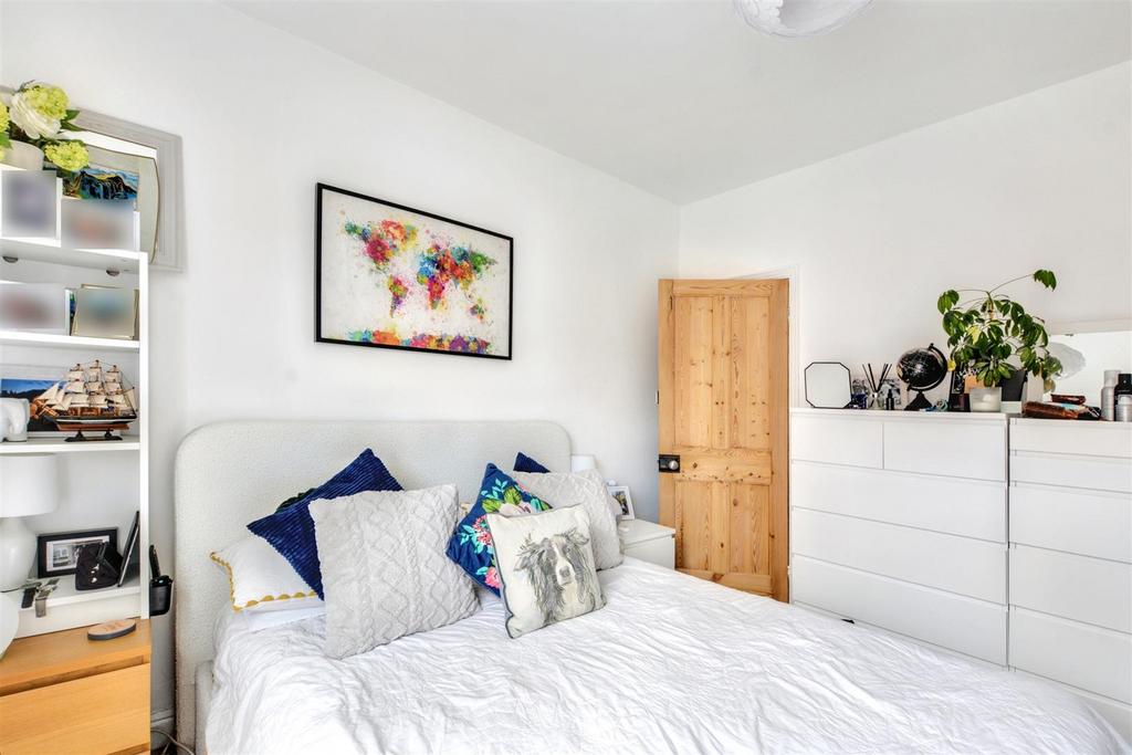 Bedroom 1 3.jpeg