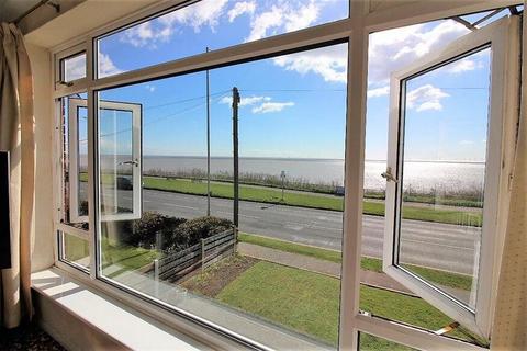2 bedroom flat for sale, Kings Court, Kings Parade, CO15