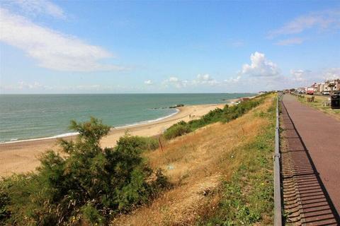 2 bedroom flat for sale, Kings Court, Kings Parade, CO15